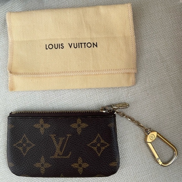 LOUIS VUITTON Monogram Key Pouch⭐️Comes With/LV Dustcover ⭐️COA⭐️ 💯AuThEnTiC - Picture 3 of 9